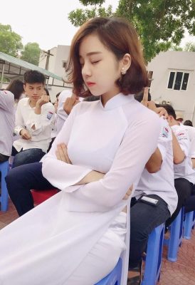 Hot girl ngủ gật Nhã Tiên