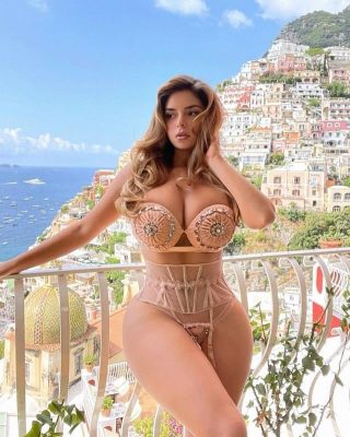 MMlive Demi Rose là ai?