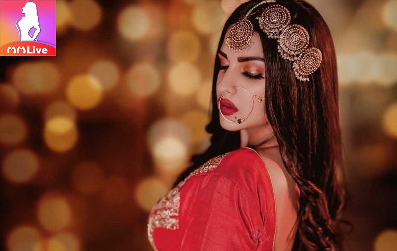 Punjabi Himanshi Khurana